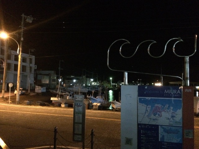 夜の港